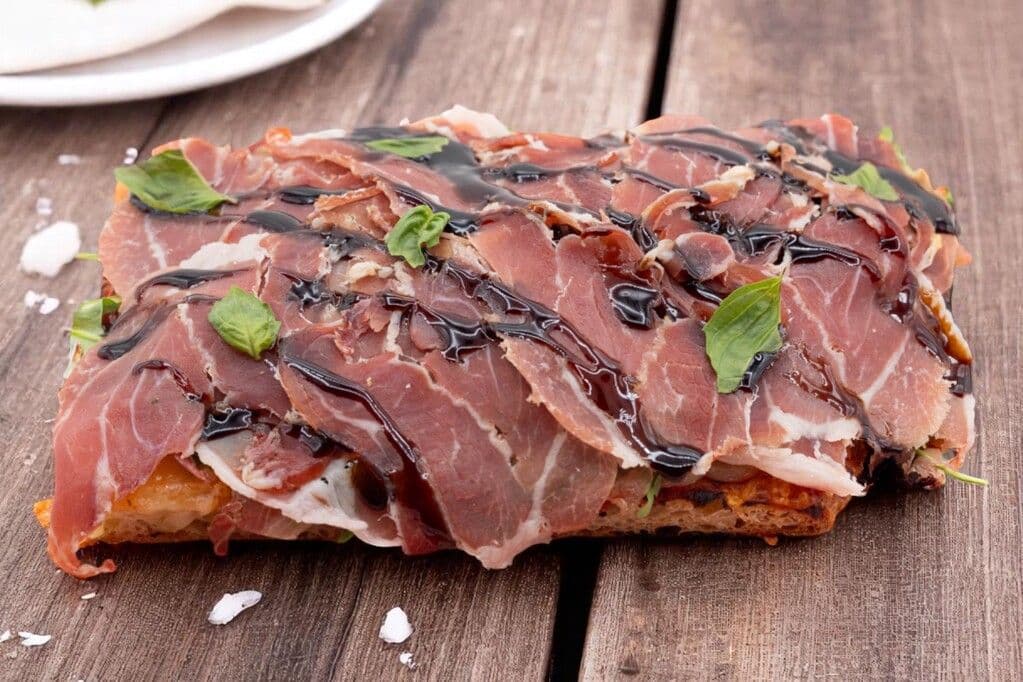 PIZZA SLICE - PROSCIUTTO CRUDO ARUGULA , BOCCONCINI
