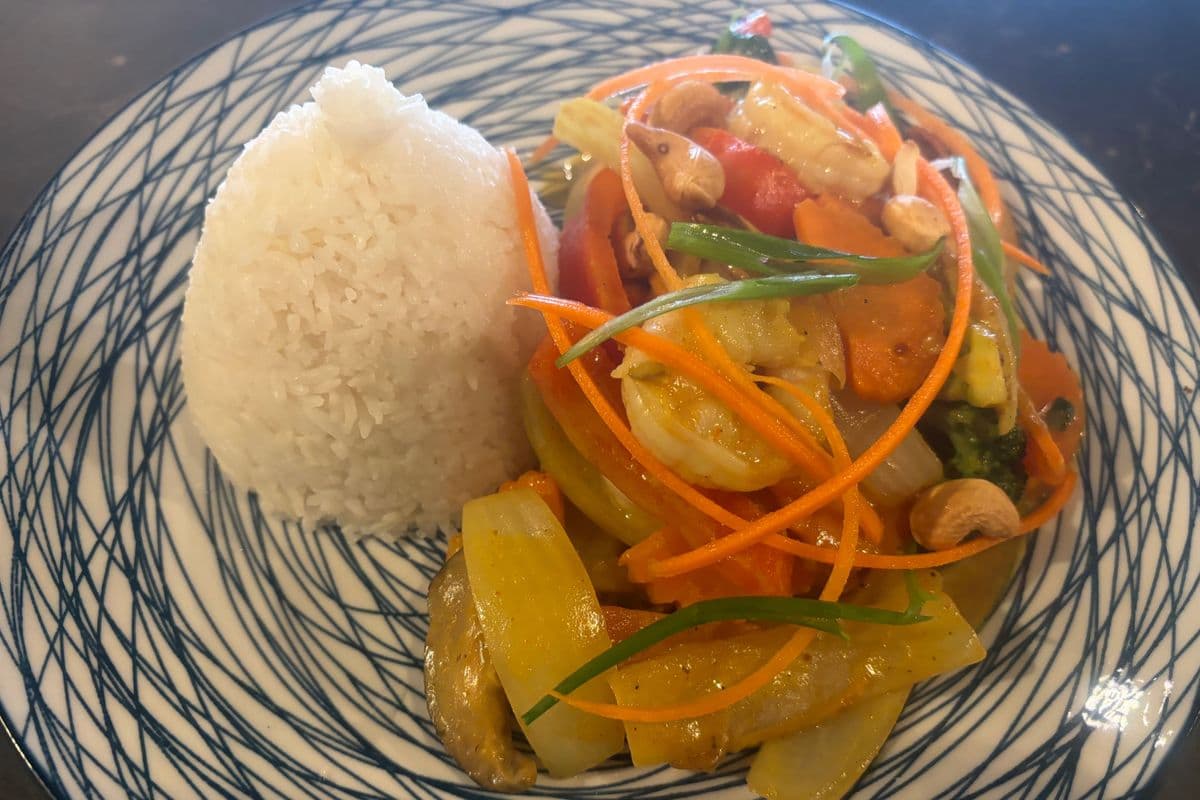 D2. Pad Pong Ka Ree Stir Fry