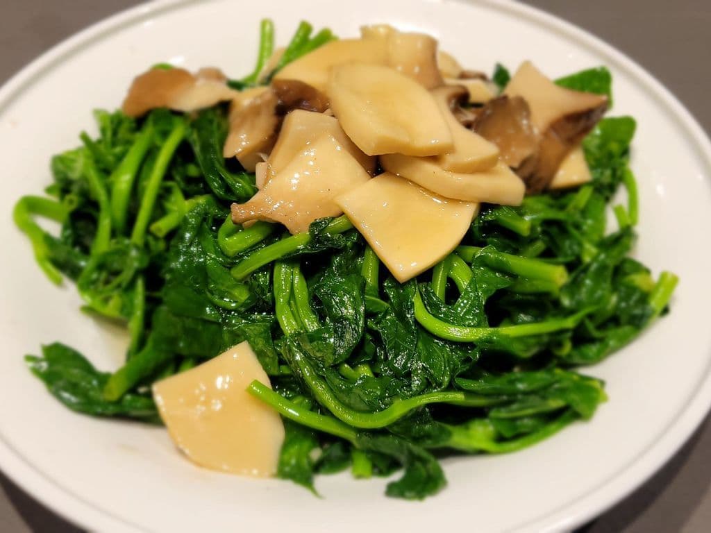 V9 Snow Pea Leaves with King Oyster Mushrooms 皇子菇扒豆苗