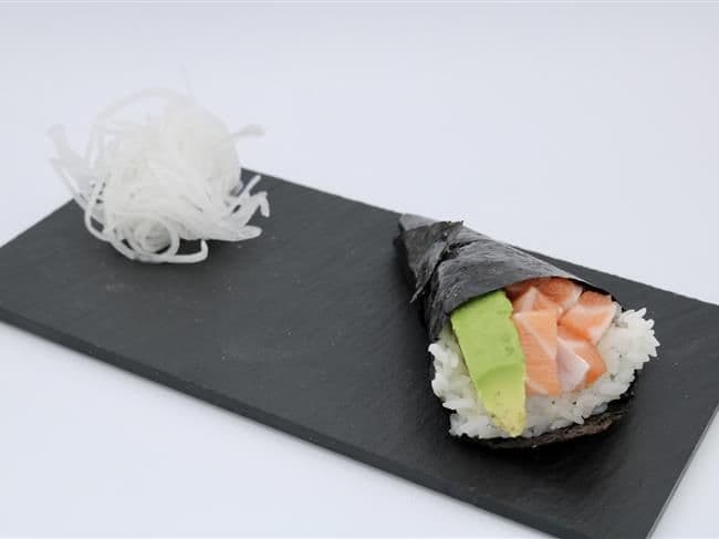 Salmon Avocado Hand Roll (1pc)