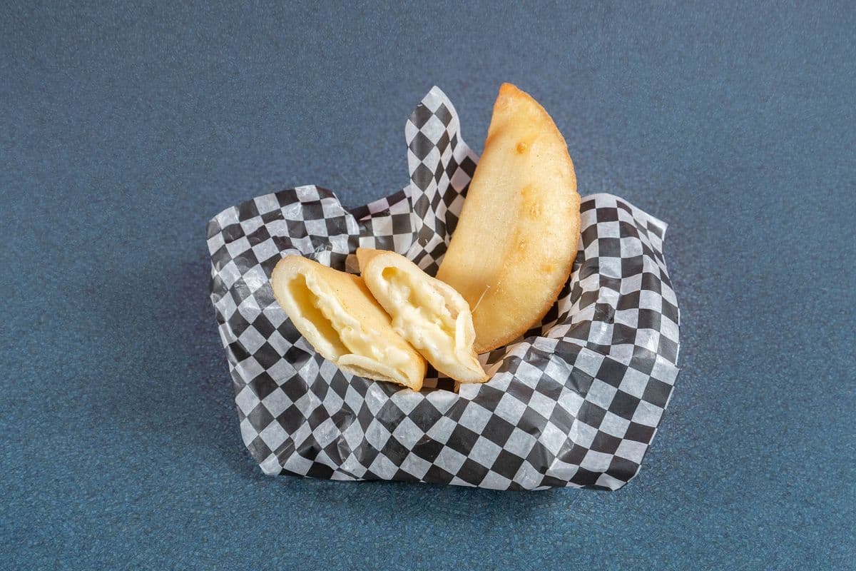 Large Cheese Empanada (2 pcs)