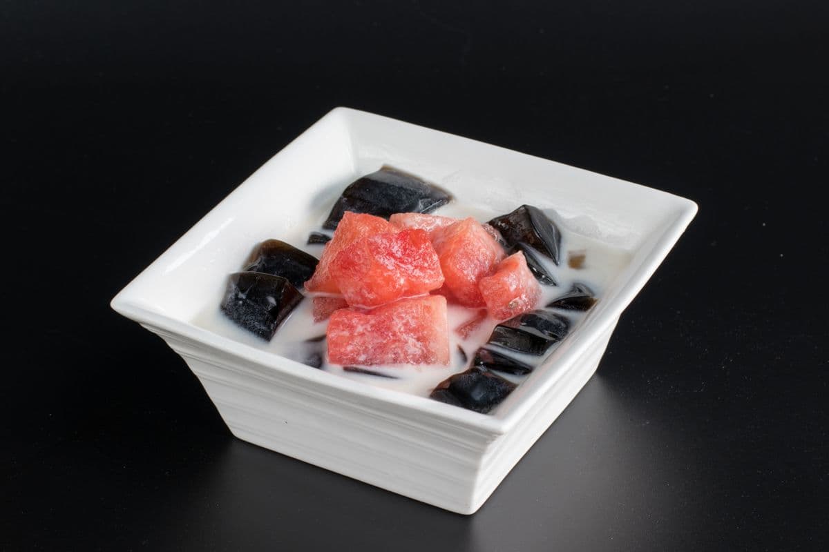 Black Grass Jelly with Watermelon and Coconut Milk 鲜西瓜仙草