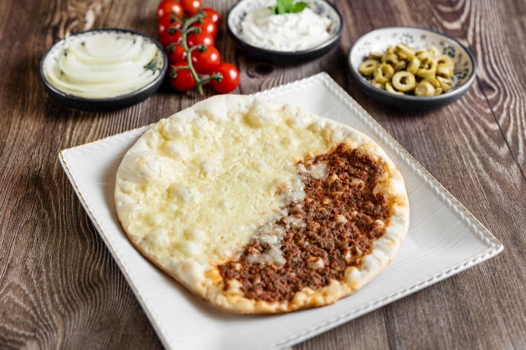 Manakeesh fromage et viande / Cheese and Meat Manakeesh