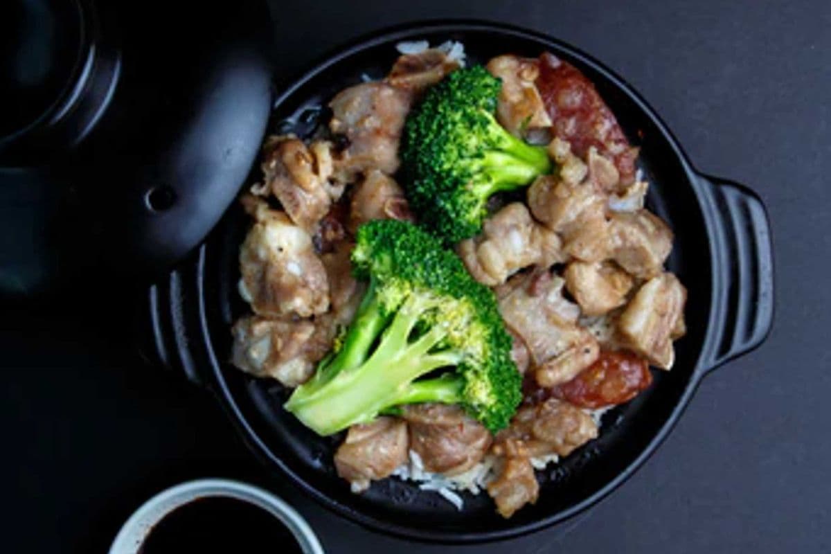 17. Rice in Casserole with Spareribs and Chinese Sausage