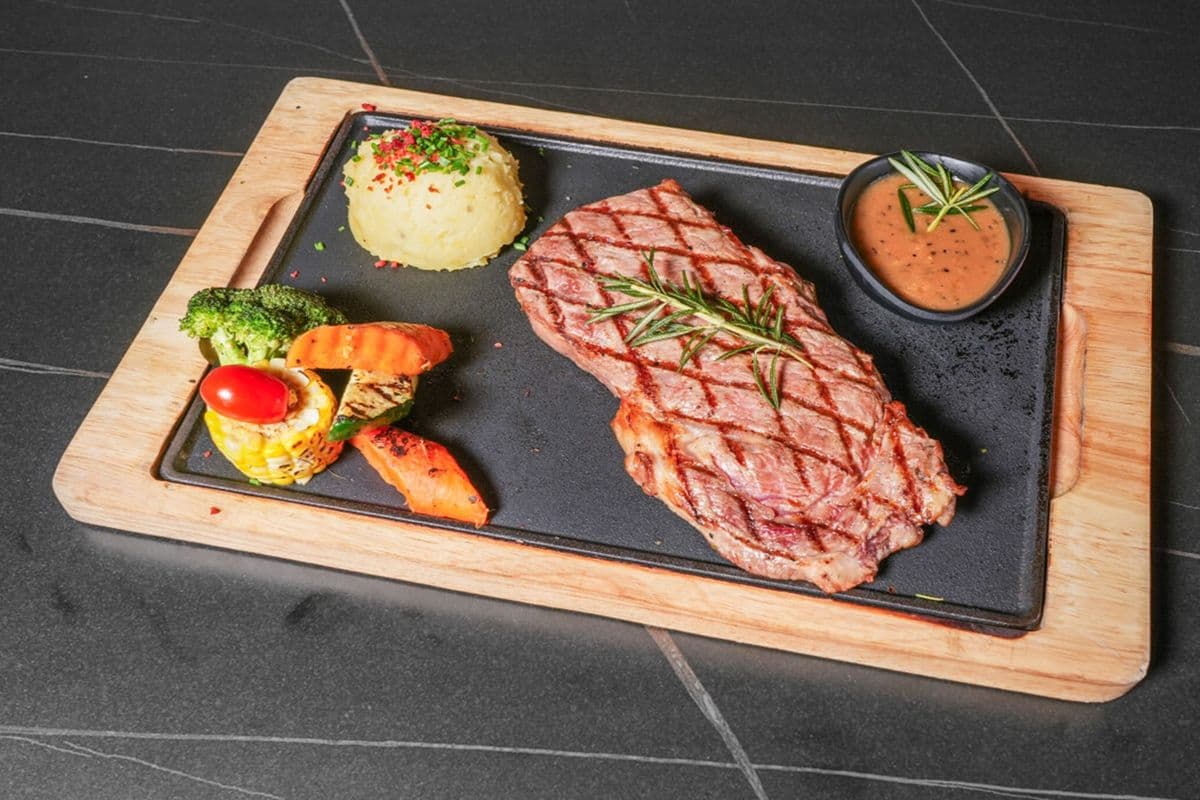 AAA Striploin (10 oz)