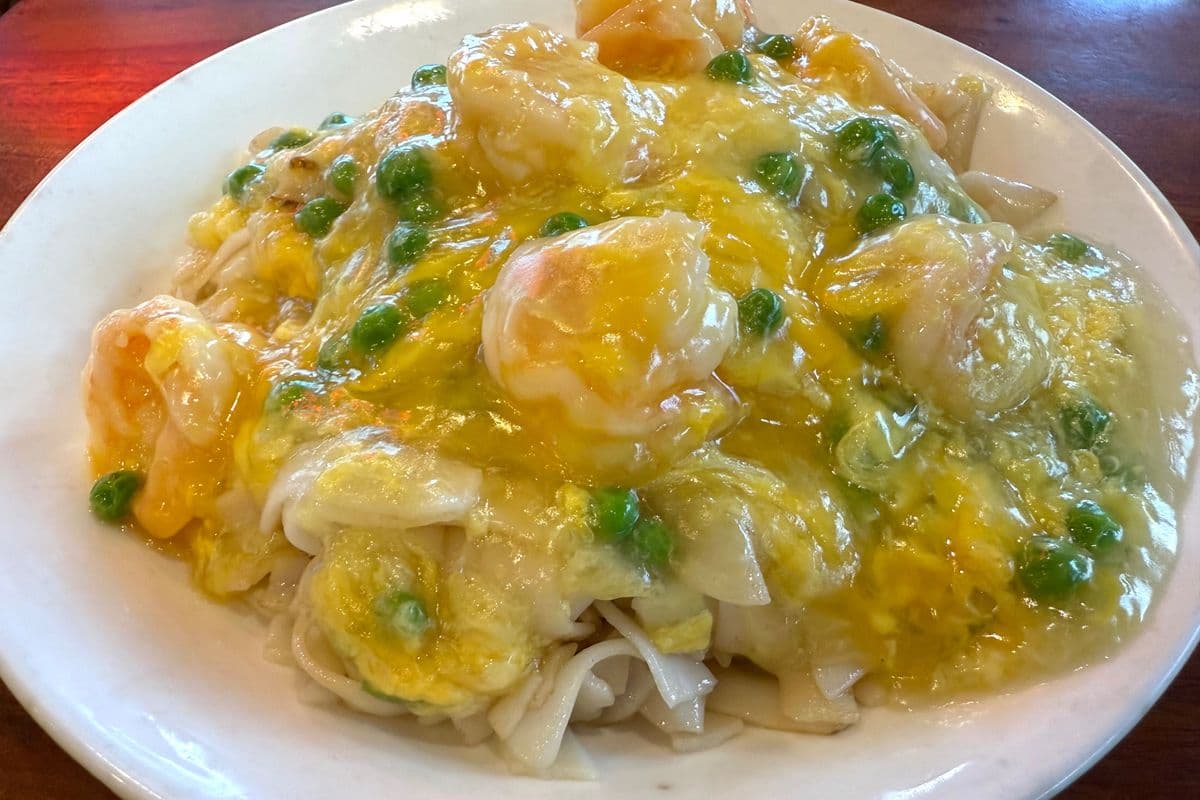 Flat Rice Noodle w. Shrimp & Scramble Eggs 滑蛋蝦仁炒河(大) ((Size: R 大))
