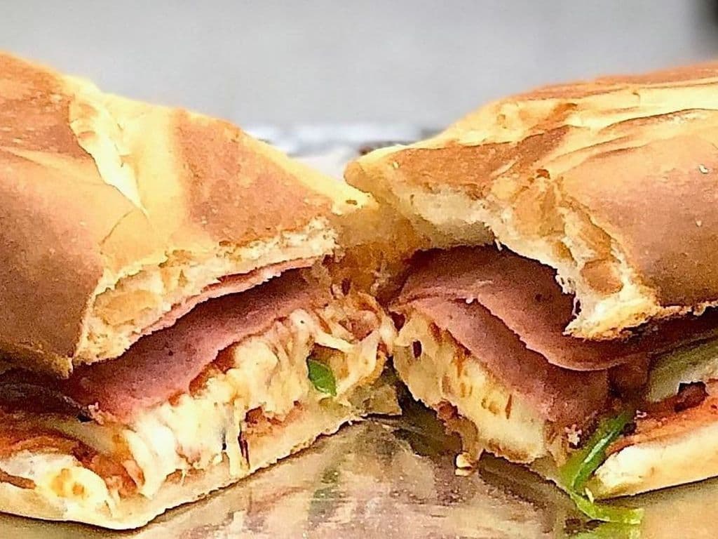 (Deluxe) PIZZA SUB