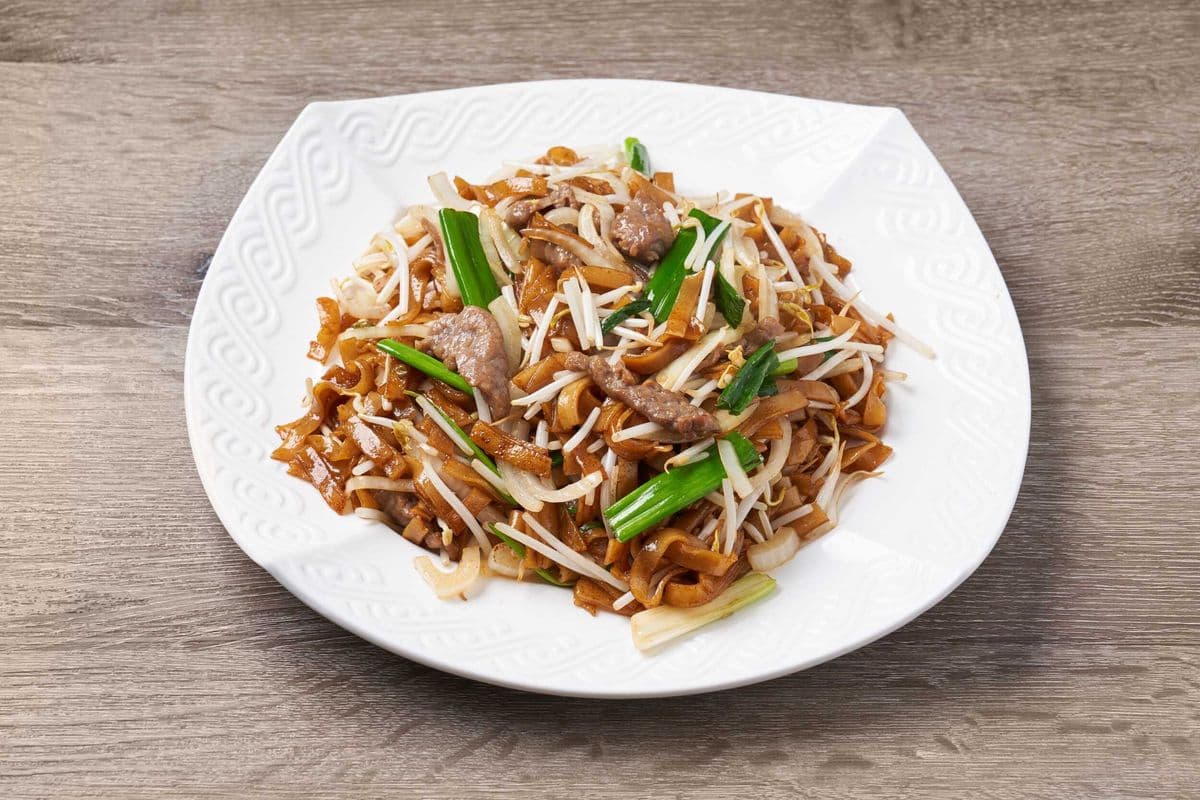 58. Broad Pho Noodle with Beef in Seasoned Soy Sauce