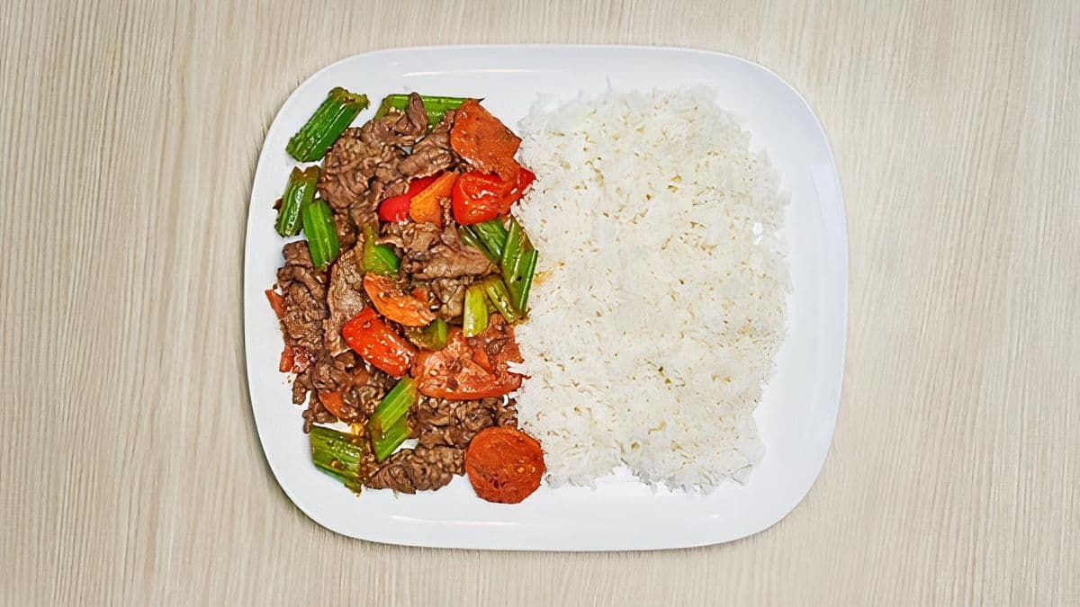 20L. Stir-Fried Lemongrass (Beef, Chicken, Tofu, or Shrimp) on Steamed Rice