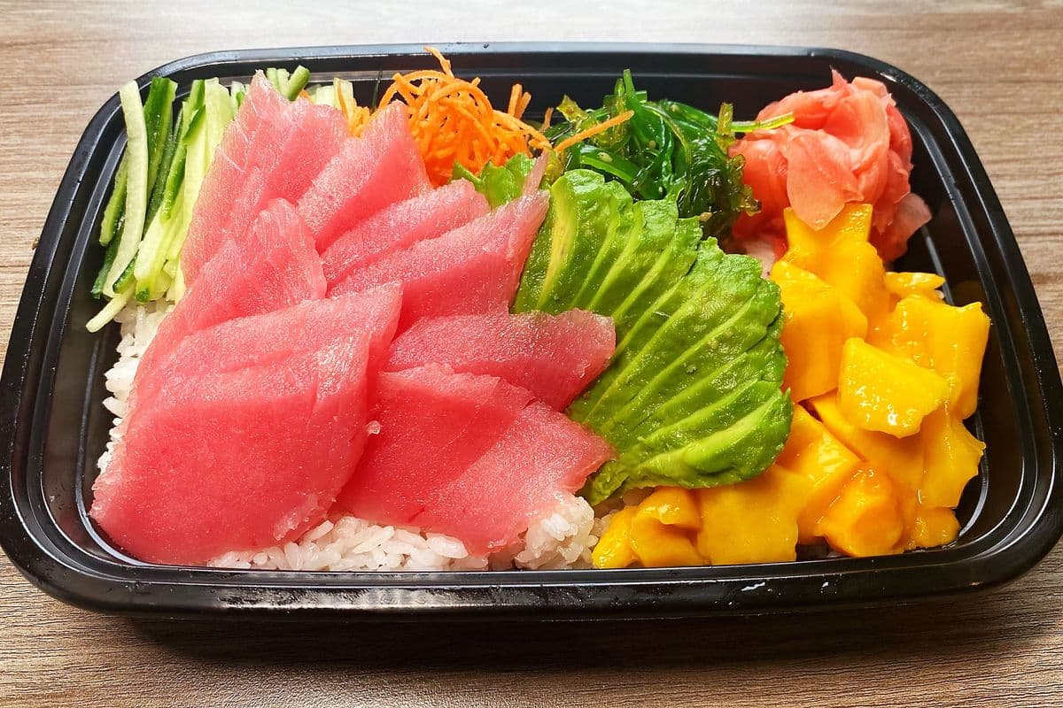 141. Bol poké au thon