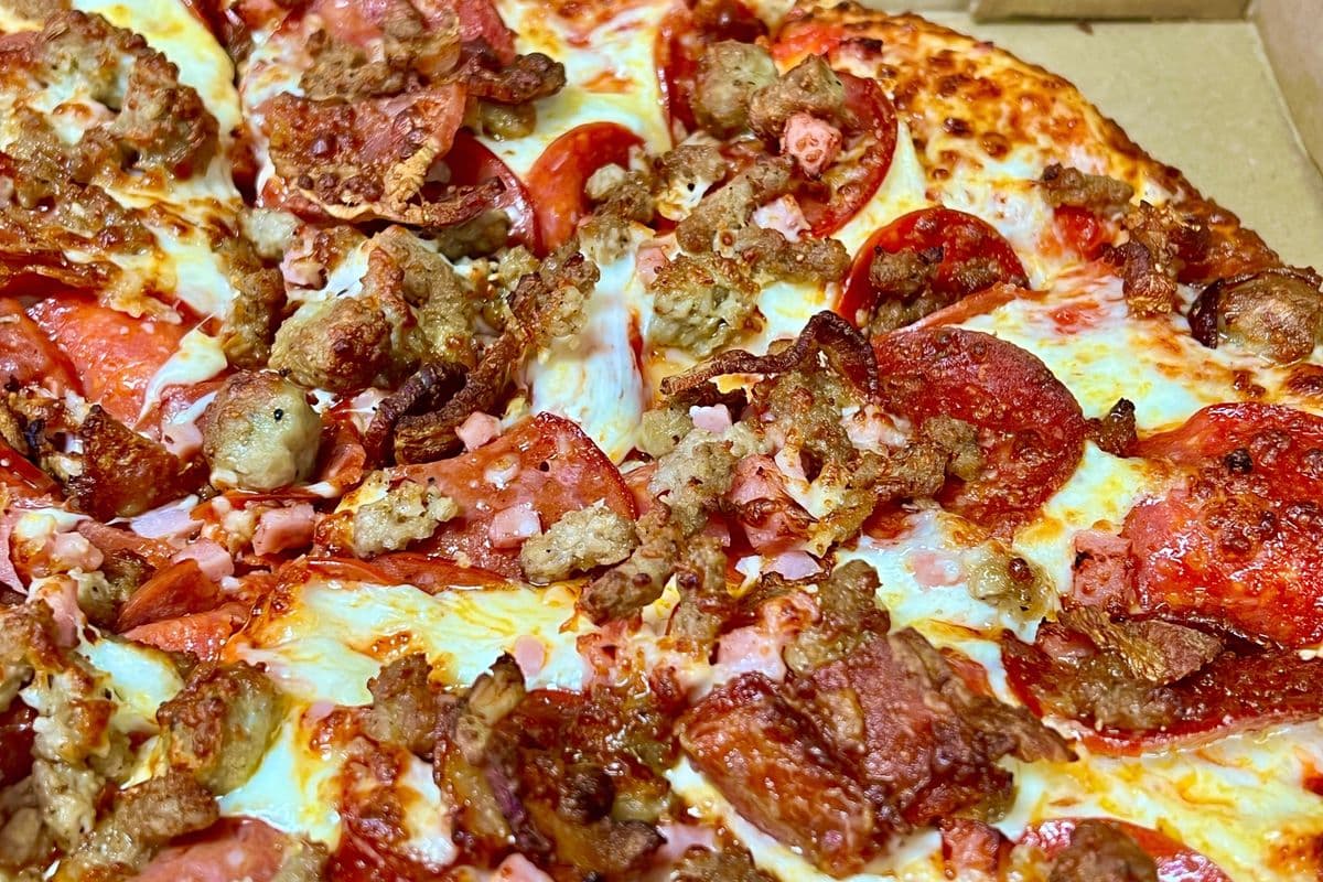 16" X-Large Reginos Deli Pizza