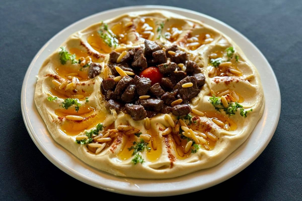 Hummus with Meat and Nuts