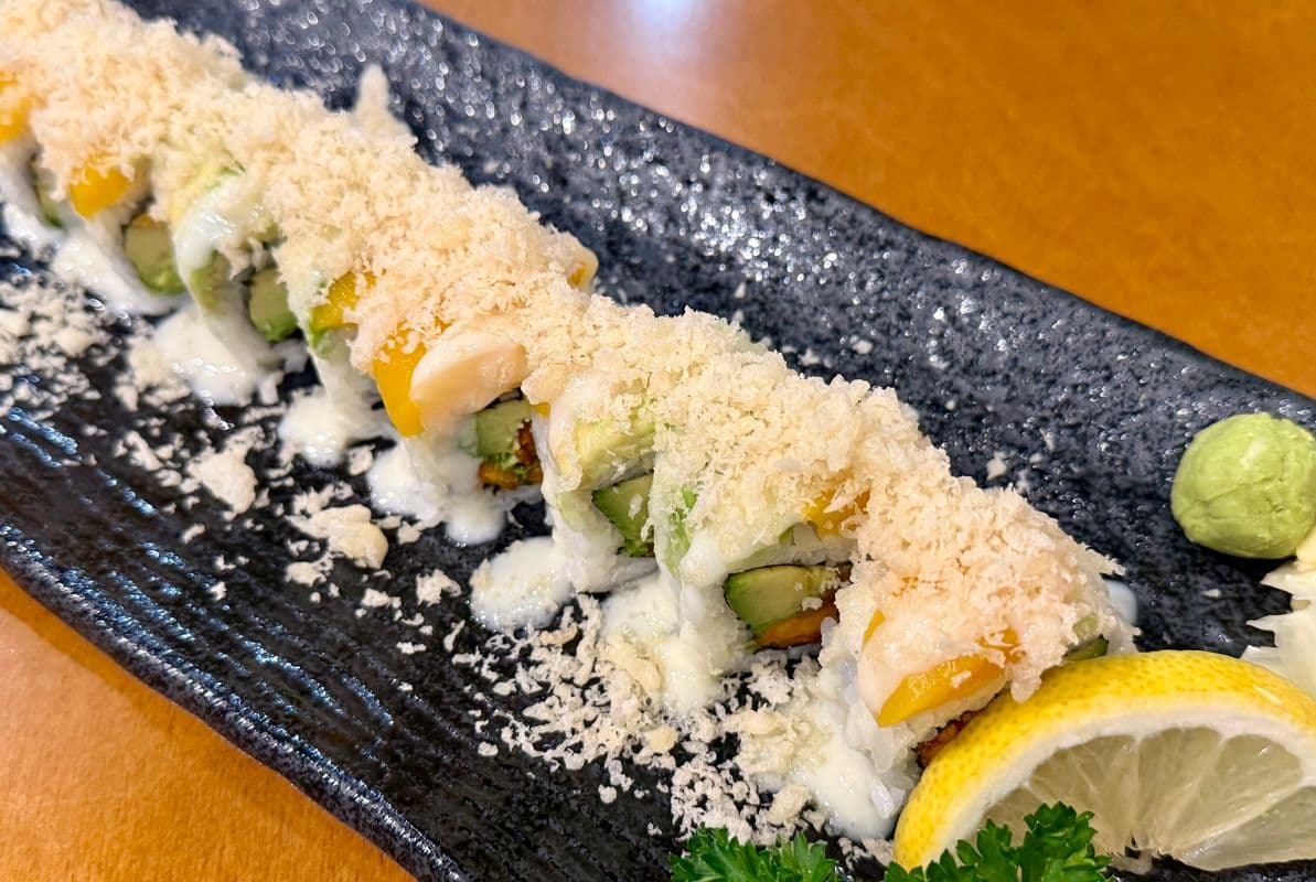 Snow Dragon Roll (8 pcs)
