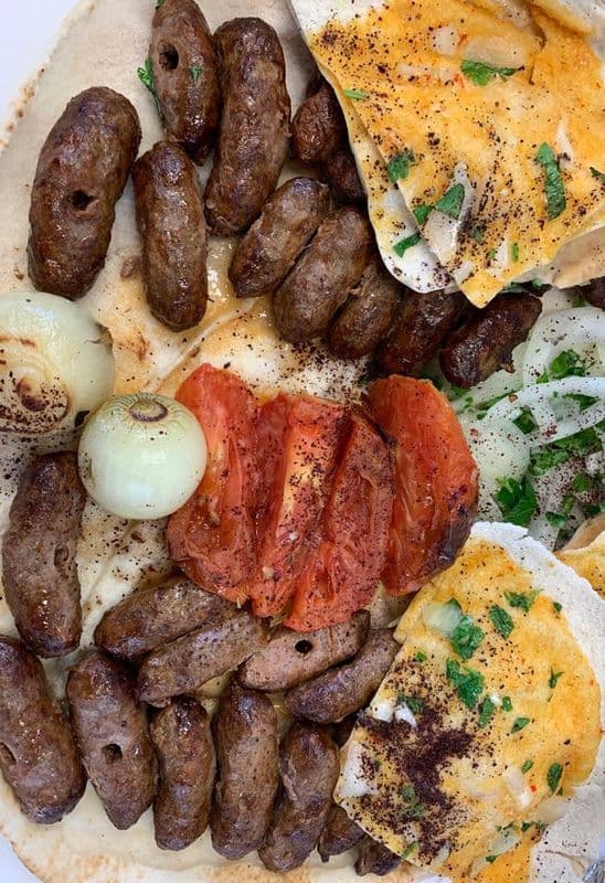 Plat de Makanek (1/2 kg- 5 brochettes et accompagnements)