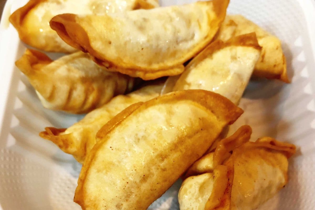 8. Deep-Fried Chicken Dumplings (8 pcs) 炸饺子