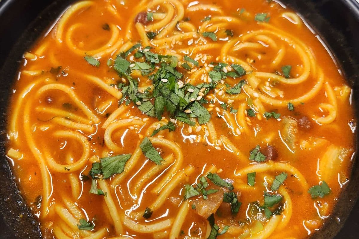 Thukpa Veggie Piro Jhol (Spicy Soup) Vegan
