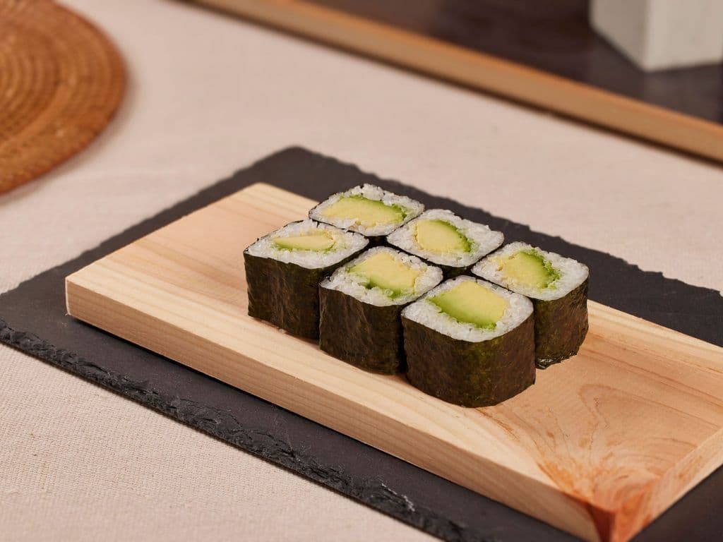 Avocado Roll (8pcs)