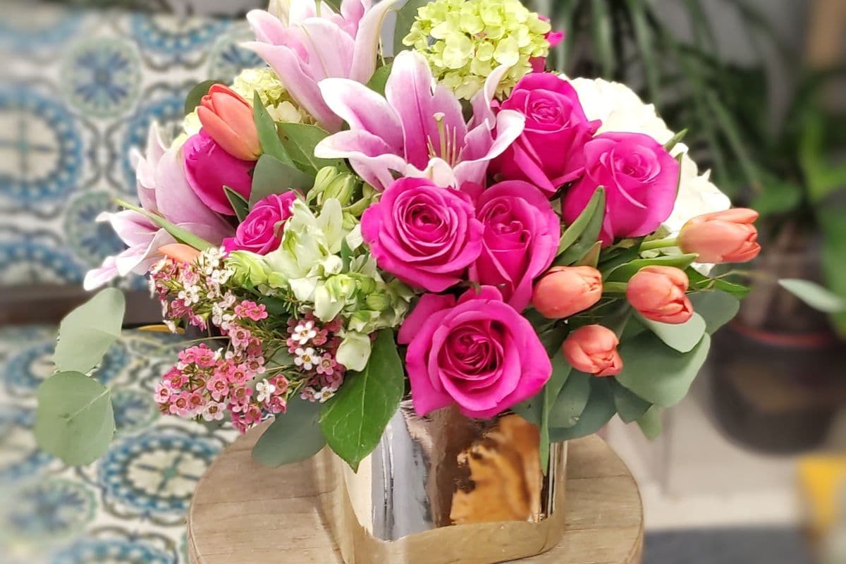 Deluxe Vase Arrangement