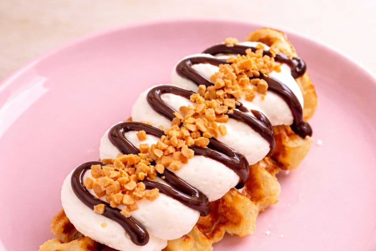 Chocolate Toffee Croffle & Cream