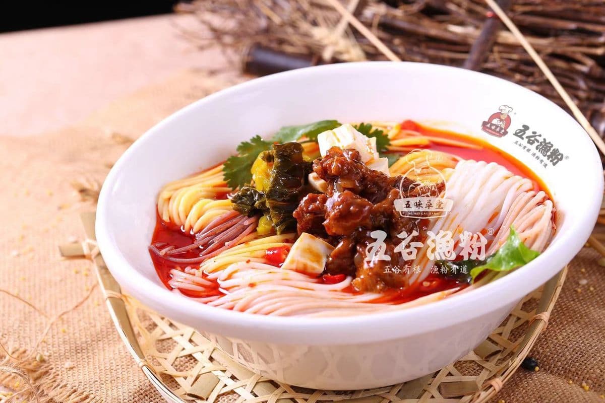 Grains Rice Noodle with Stir-Fried Beef