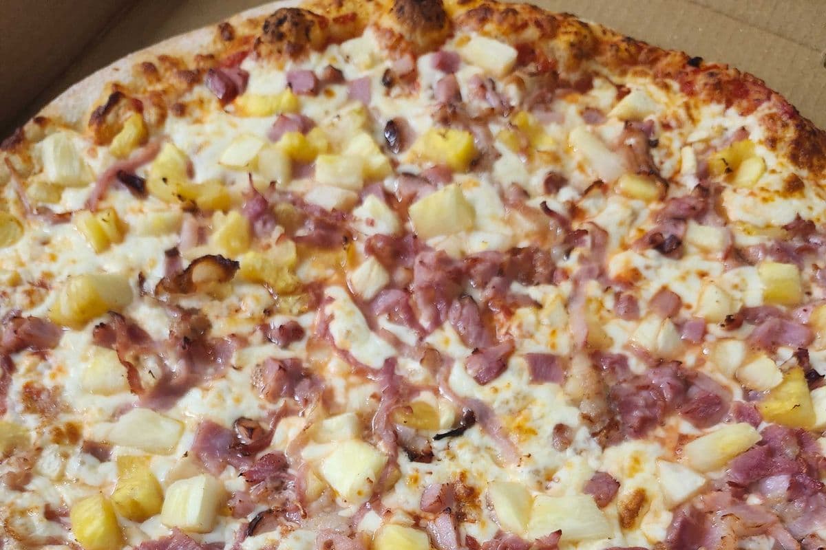 3. 14" Large Hawaiian Pizza