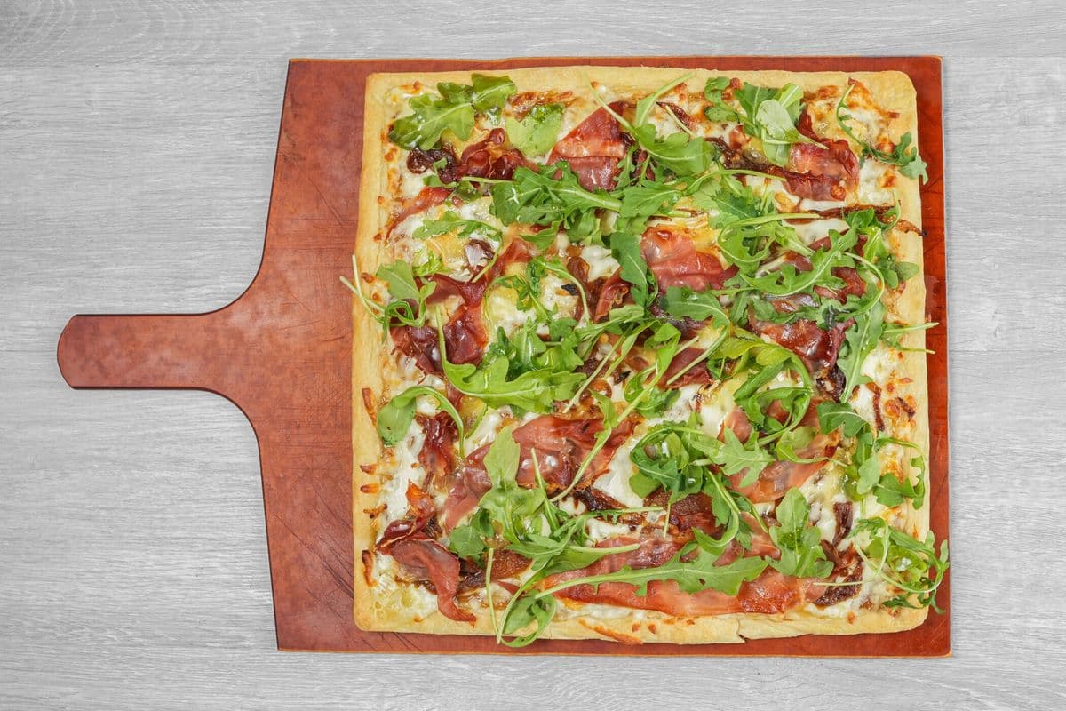 Brie E Prosciutto Pizza
