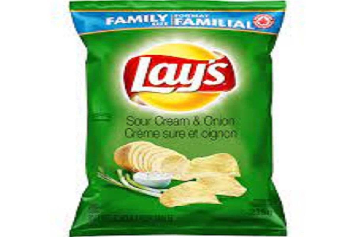 Frito Lay Lay's Sour Cream & Onion Family Size (235g)