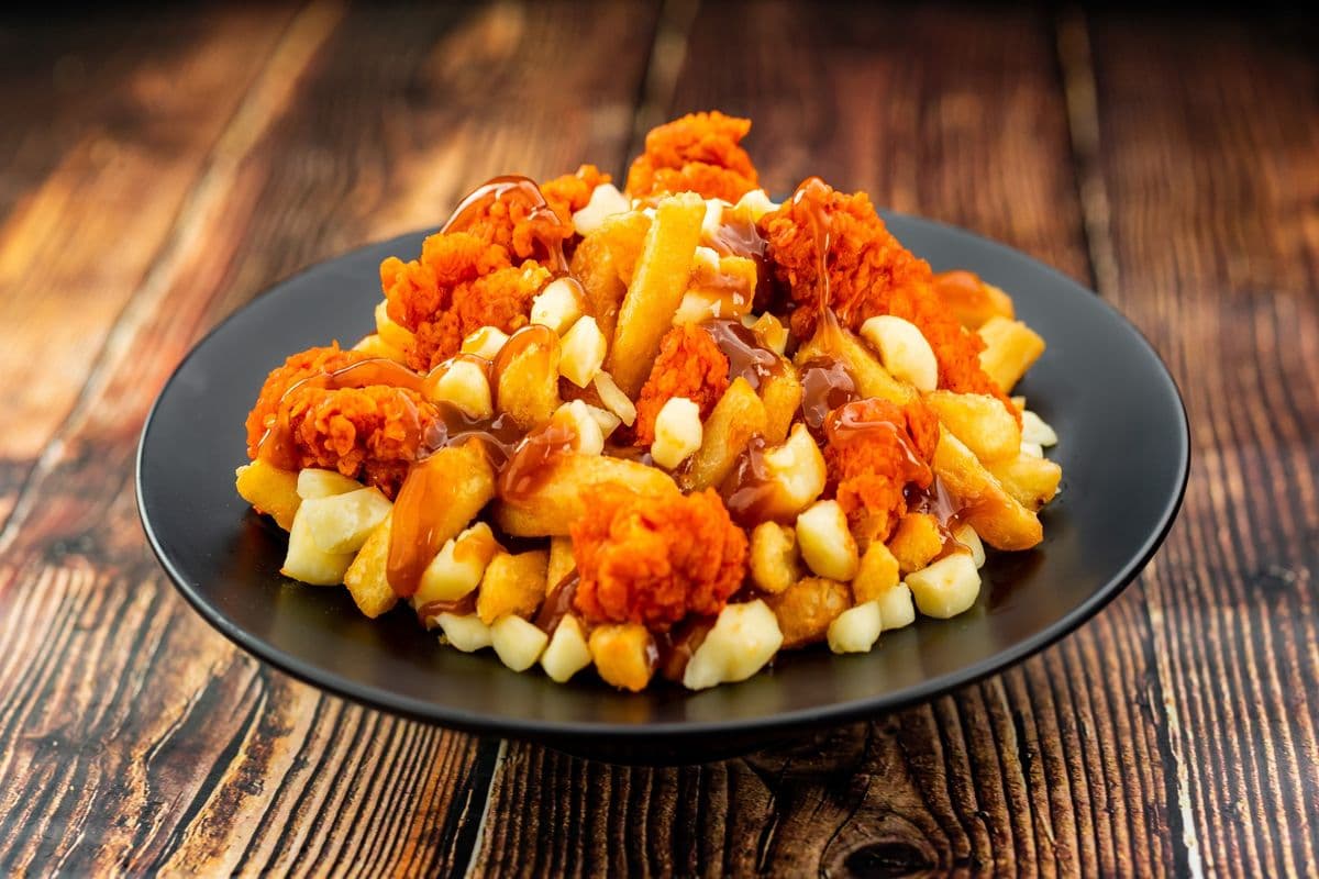 POUTINE POULET BUFFALO (GRAND)