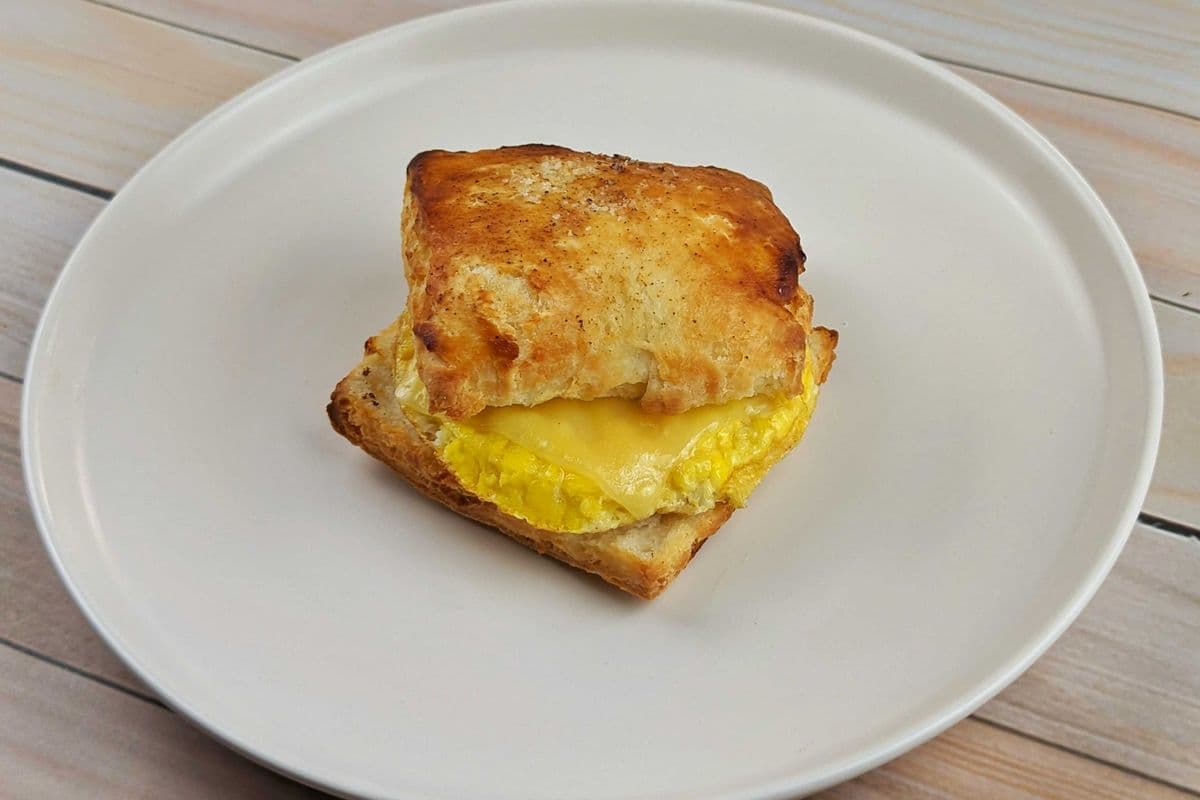 Sandwich oeuf et cheddar