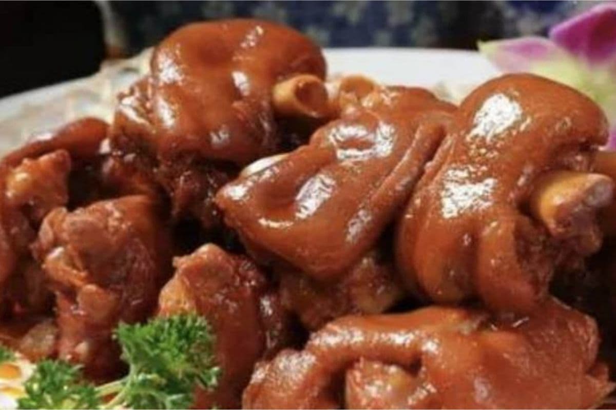 Braised Pork Feet / 卤猪蹄