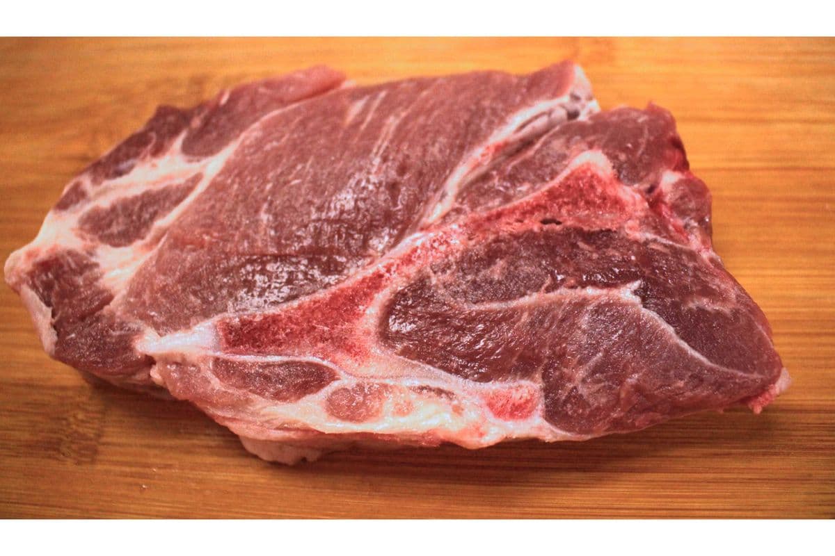 Butt Steak (Bone-In) (14-16oz) (14-16oz)