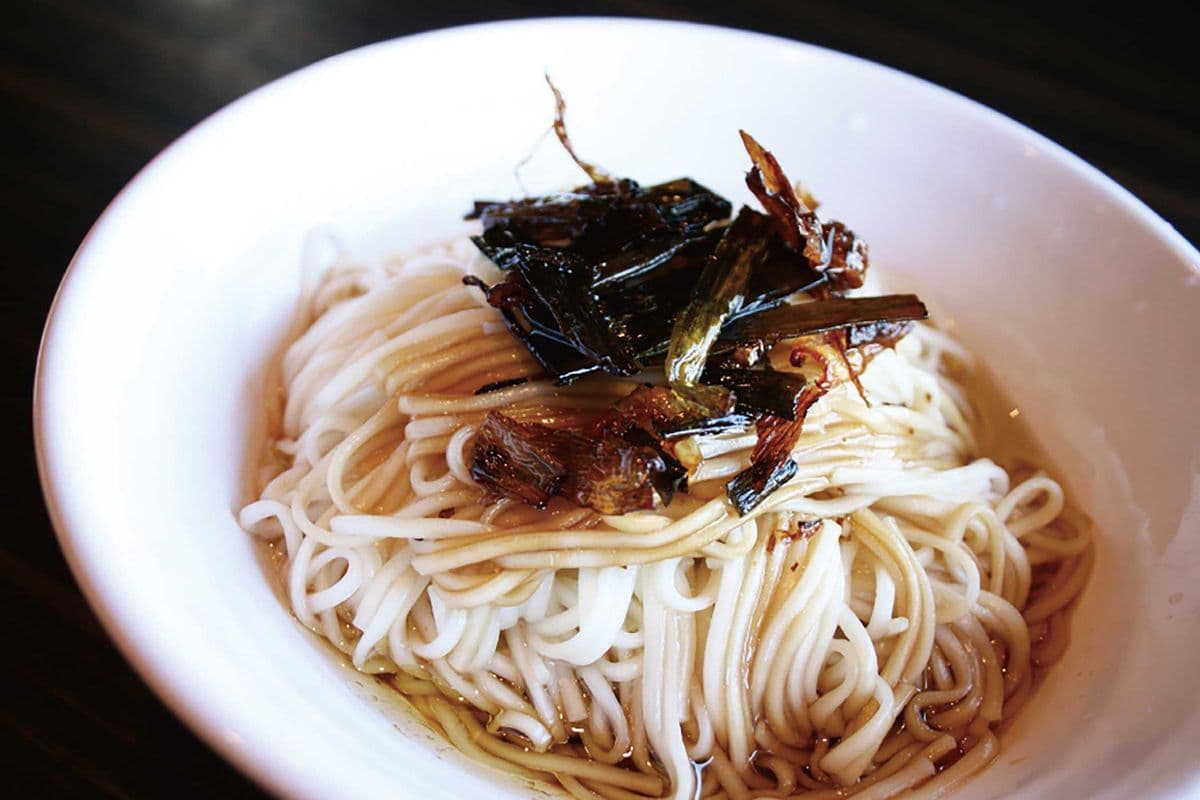 Noodles with Green Onion Sauce 蔥油拌麵