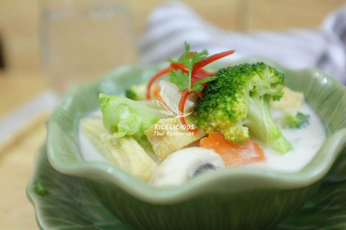 S2. Coconut Soup (Tom Kha)