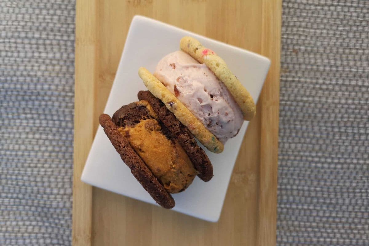 2 Ice Cream Sandwiches Variety Pack (2 Pcs)