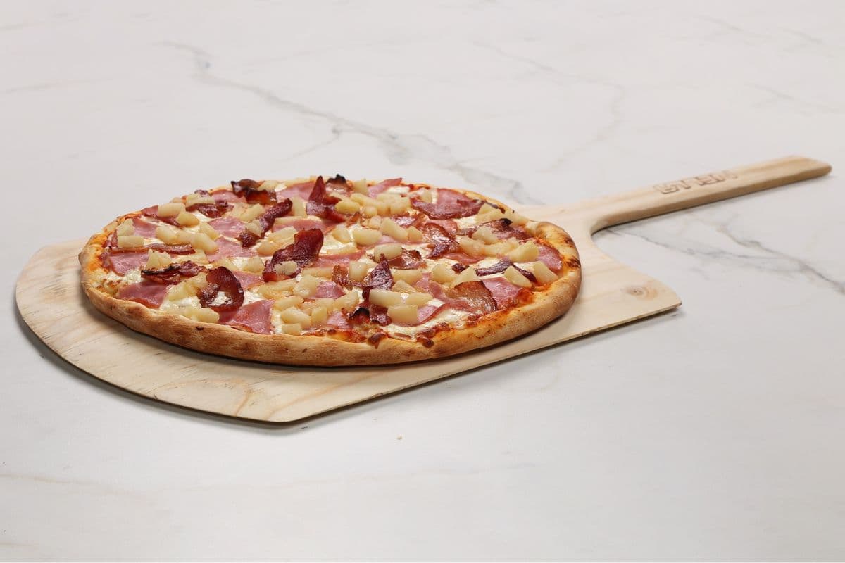 11'' Gluten-Friendly Provolone Hawaiian Gourmet Pizza (8 Slices)