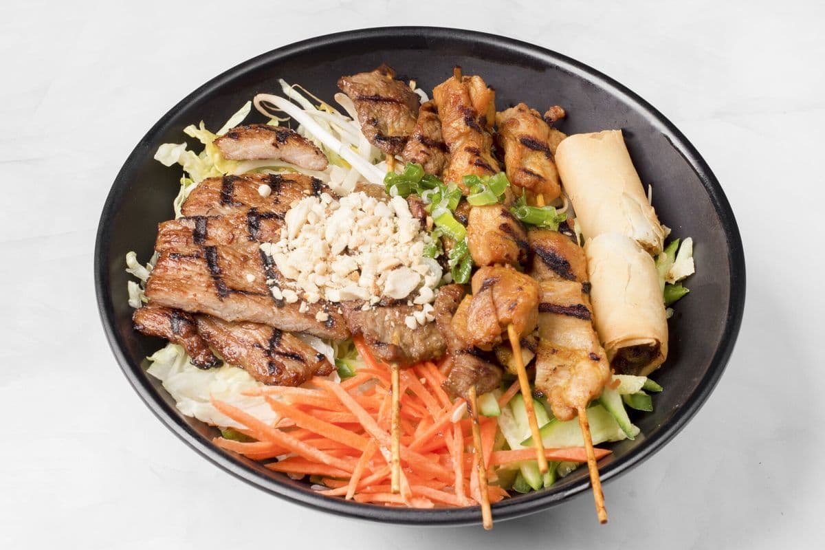 32. Combination Vermicelli Bowl
