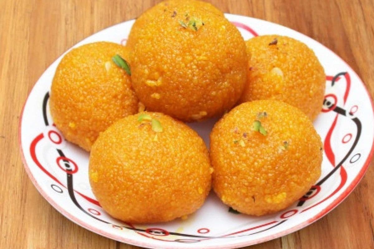 MOTICHOOR LADDU's (4pcs)