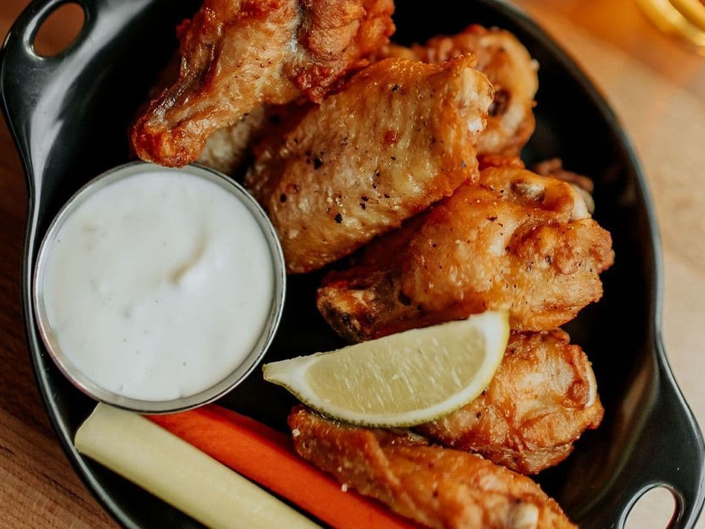8 Ailes de poulet SEL/POIVRE / 8 SAL/PEPPER Chicken Wings