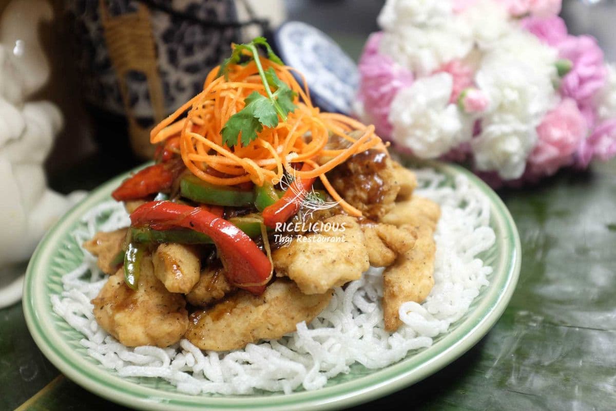 W8. Tamarind Sauce (Pad Makham)
