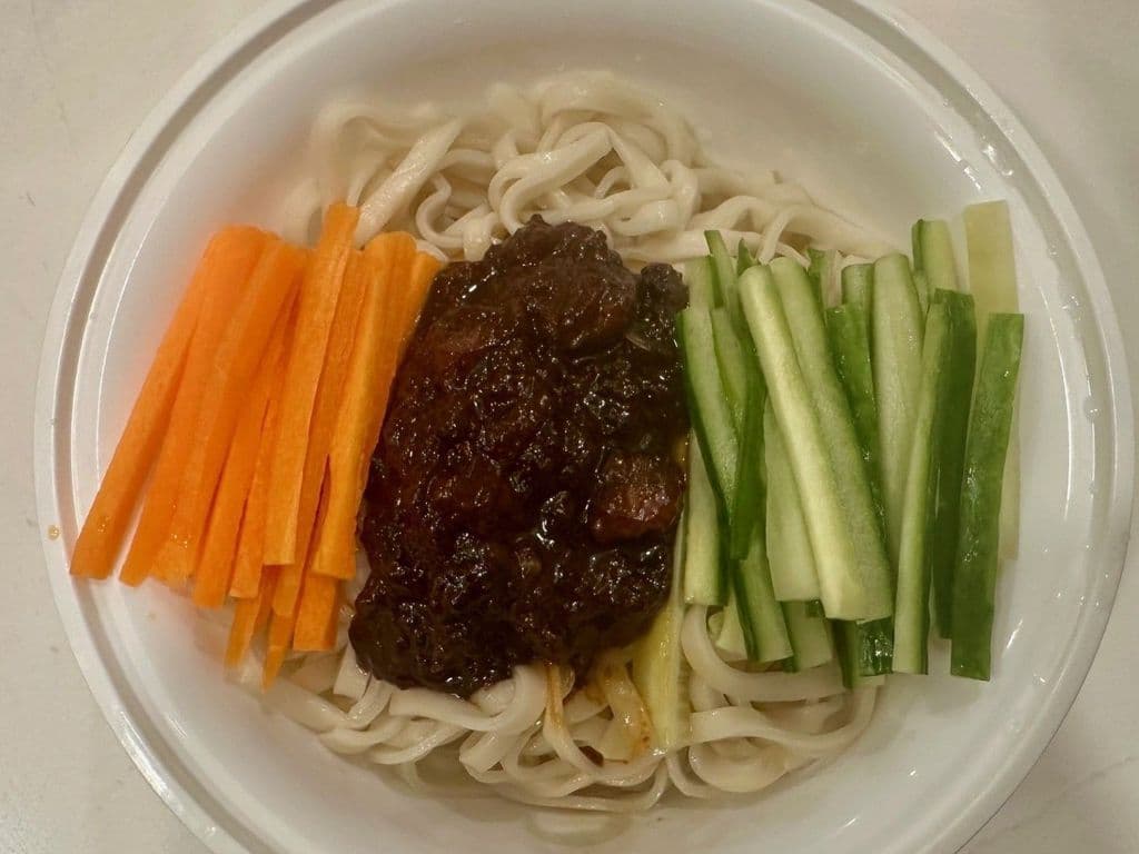Minced Meat w/Sweet SauceTossed Noodle 北方炸酱面