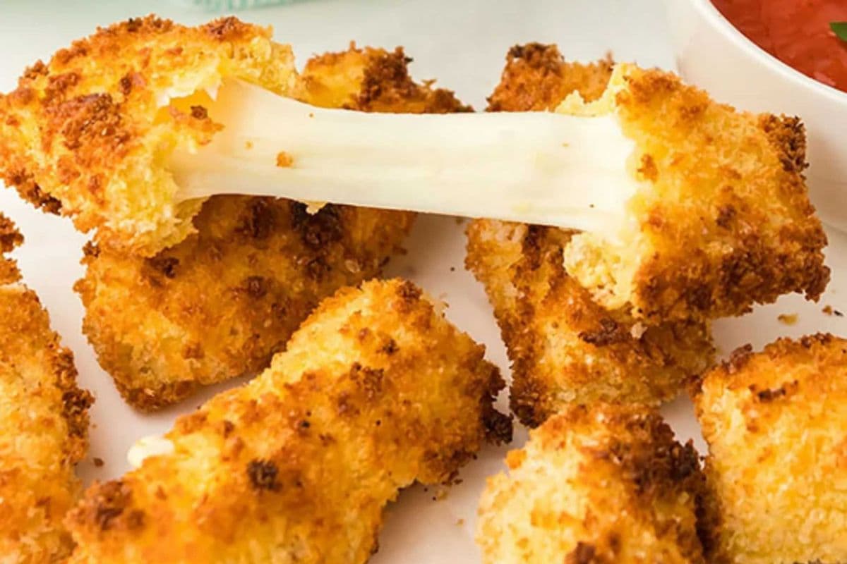 Mozzarella Cheese Sticks (4 Peices)