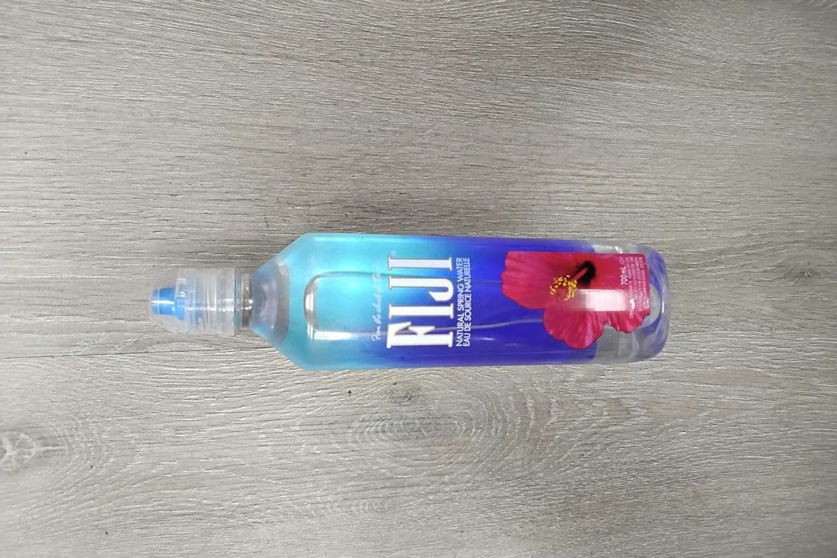 Fiji natural spring water (700ml)