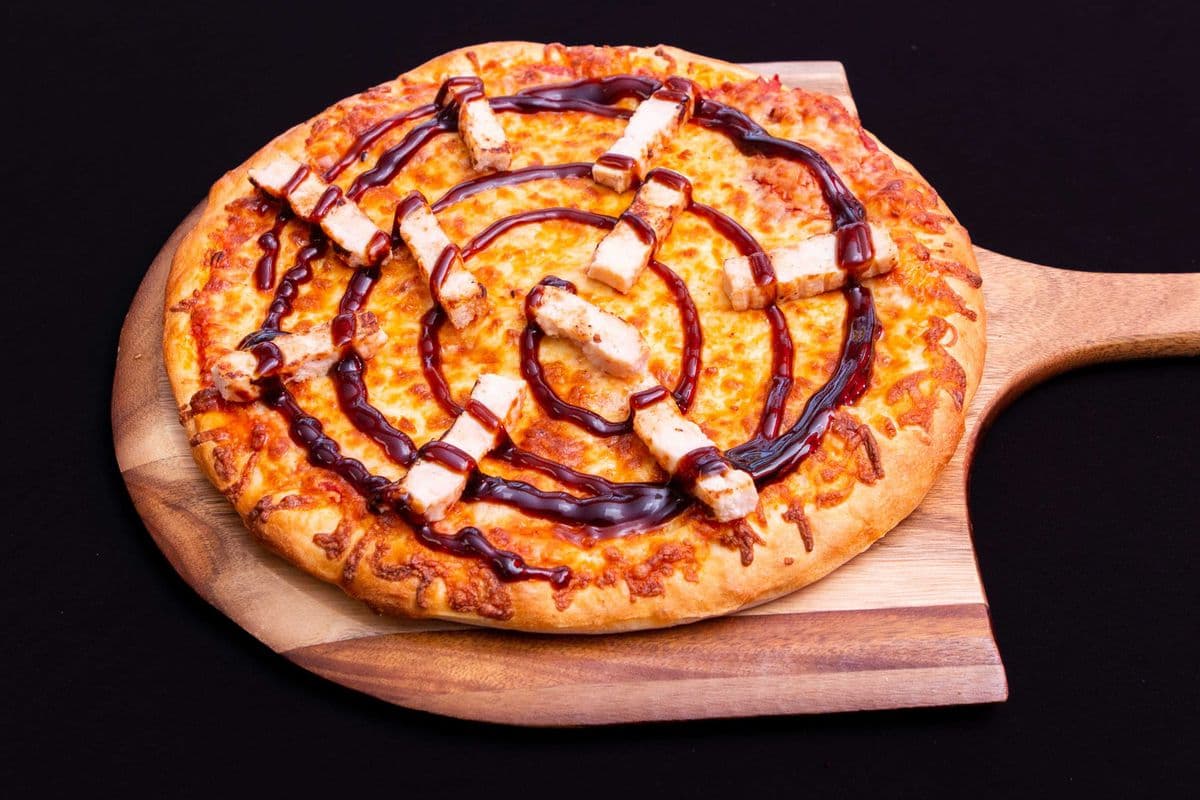 Petite pizza au poulet teriyaki