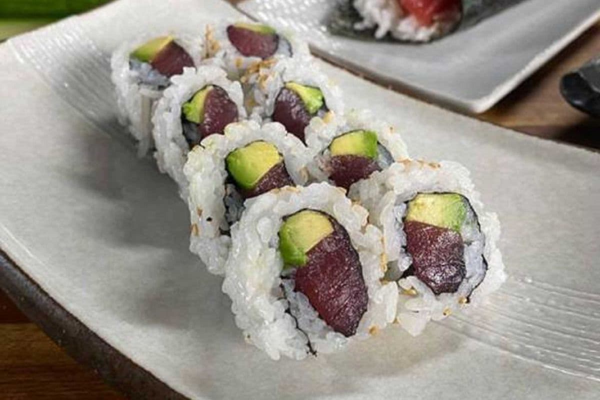 Tuna & Avocado Roll (8 pcs)