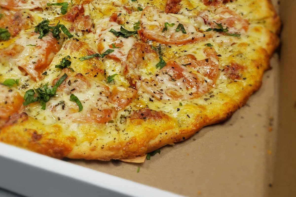 Large Margherita White Pizza