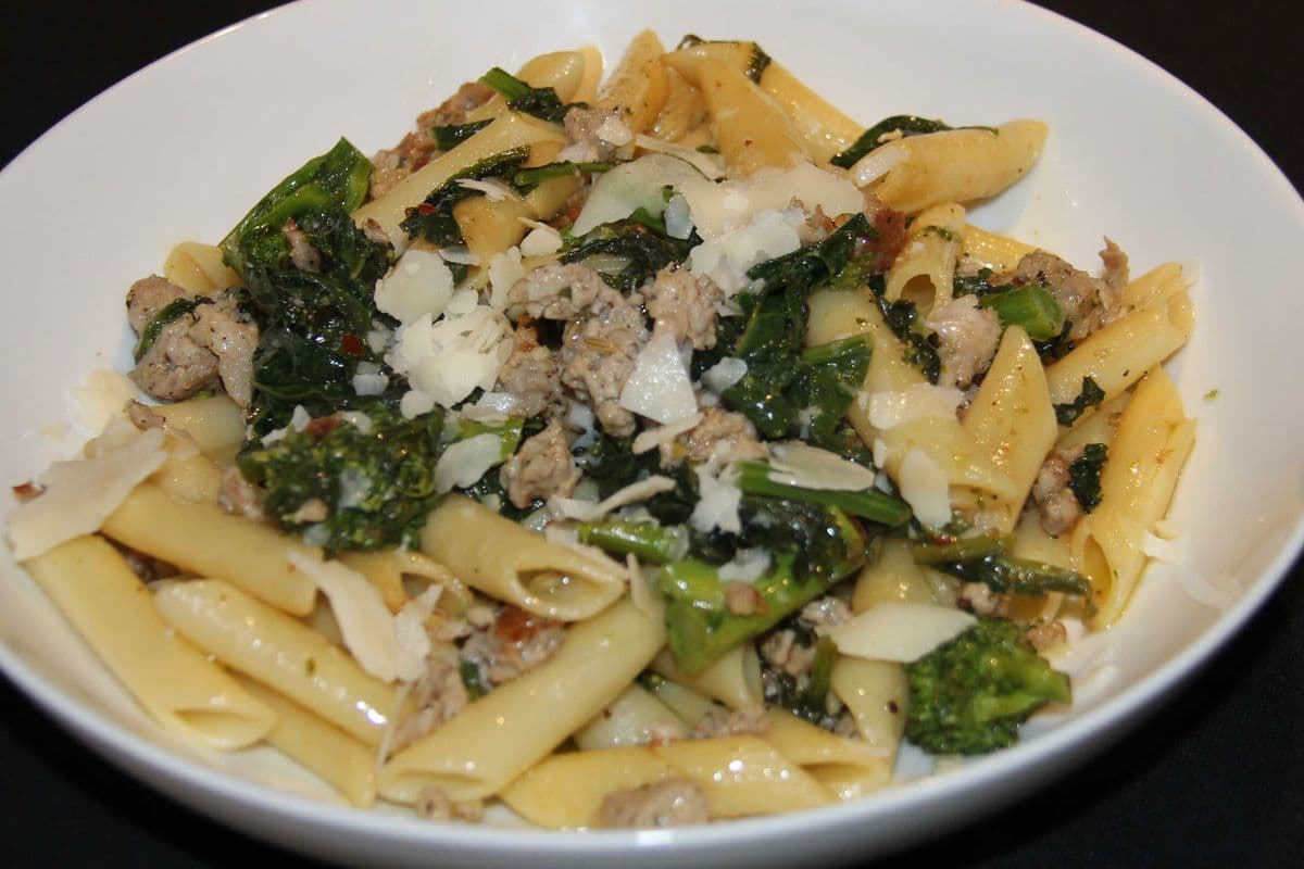 Penne Rapini Sauté à l'ail, Saucisses Italiennes / Penne Rapini Sauteed with Garlic, Italian Sausages