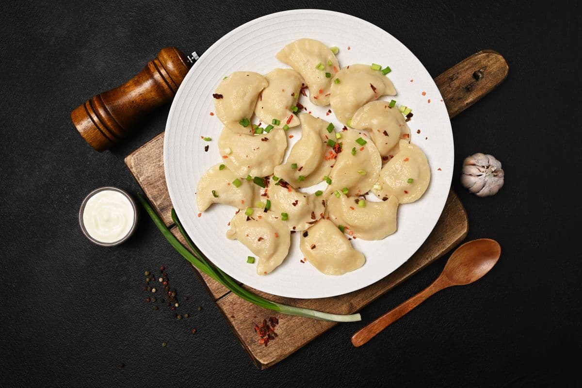 Potato and Cheddar Cheese Perogies (1 dozen/ 300g) (594 Cal)