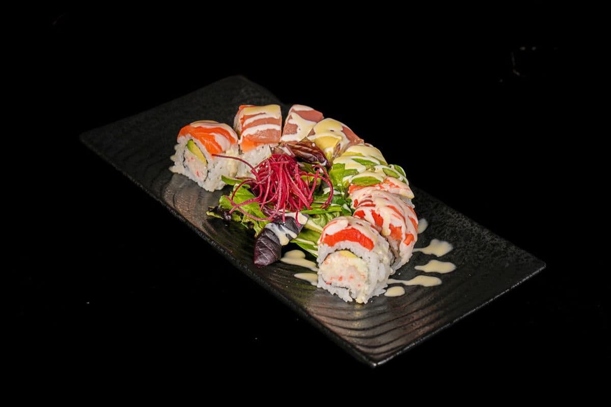 Rainbow Roll (8 pcs)