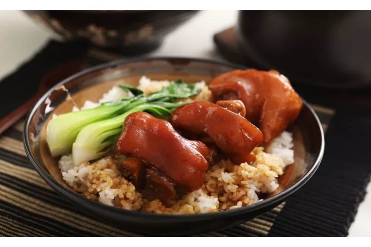 Braised Pork Feet with Rice/猪脚饭