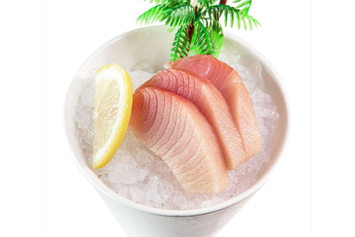Hamachi Sashimi (3 pcs)